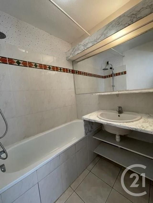 Appartement F2 à louer - 2 pièces - 35.4 m2 - MONTPELLIER - 34 - LANGUEDOC-ROUSSILLON - Century 21 L'Agence Du Centre